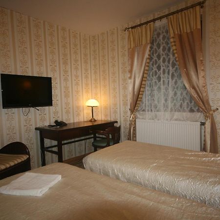 Dwor Ostoia Hotel Rymanów Szoba fotó