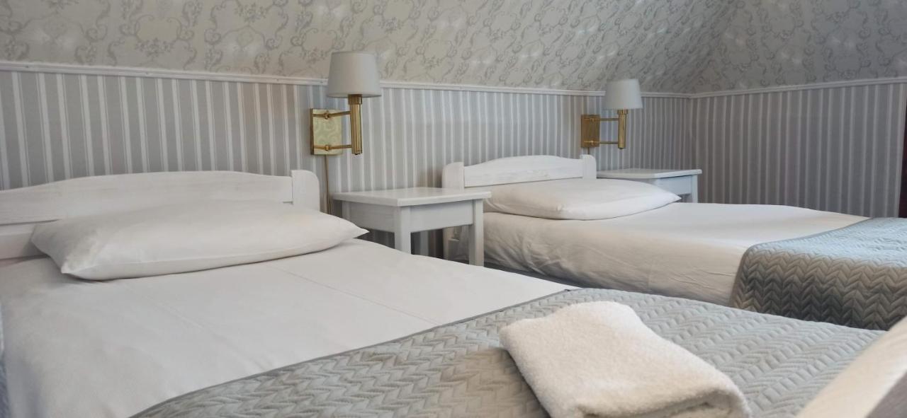 Dwor Ostoia Hotel Rymanów Kültér fotó