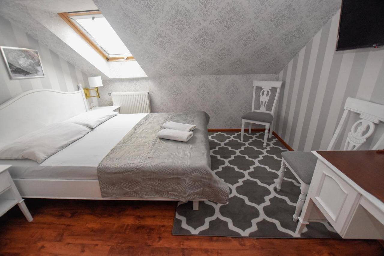 Dwor Ostoia Hotel Rymanów Kültér fotó