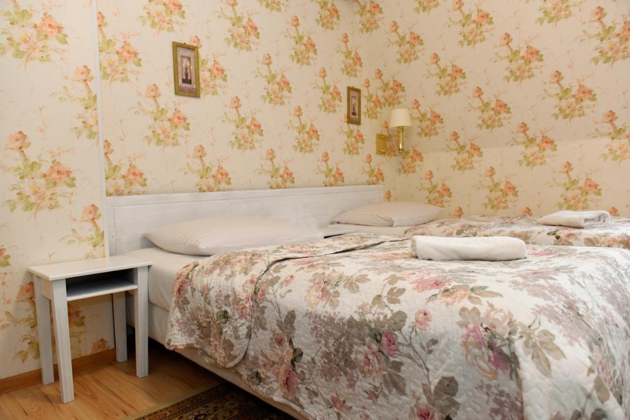 Dwor Ostoia Hotel Rymanów Kültér fotó