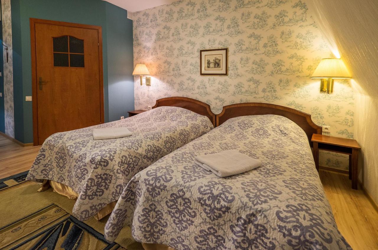 Dwor Ostoia Hotel Rymanów Kültér fotó