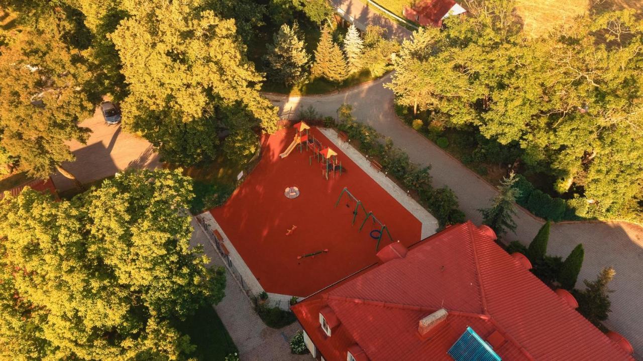 Dwor Ostoia Hotel Rymanów Kültér fotó