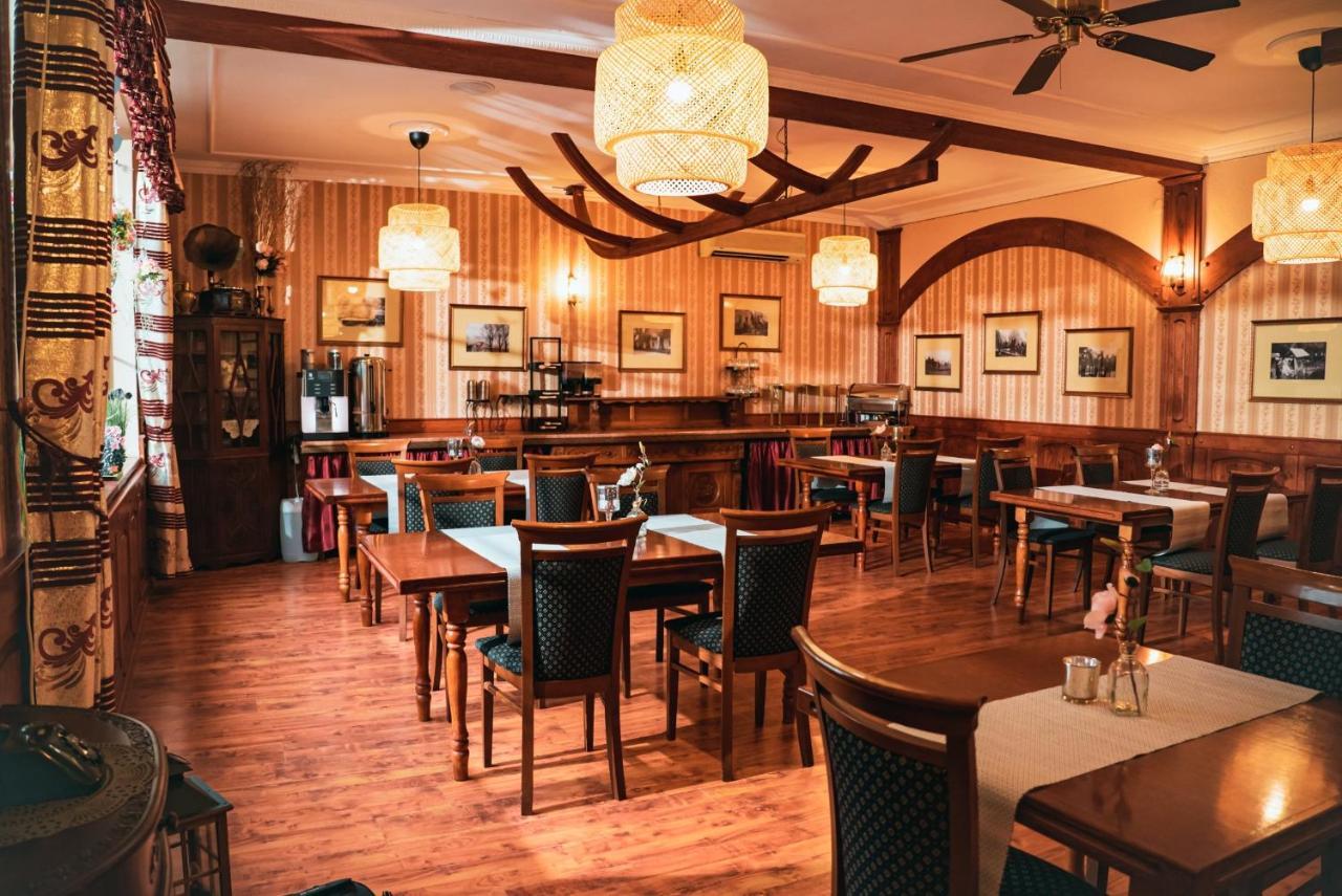 Dwor Ostoia Hotel Rymanów Kültér fotó