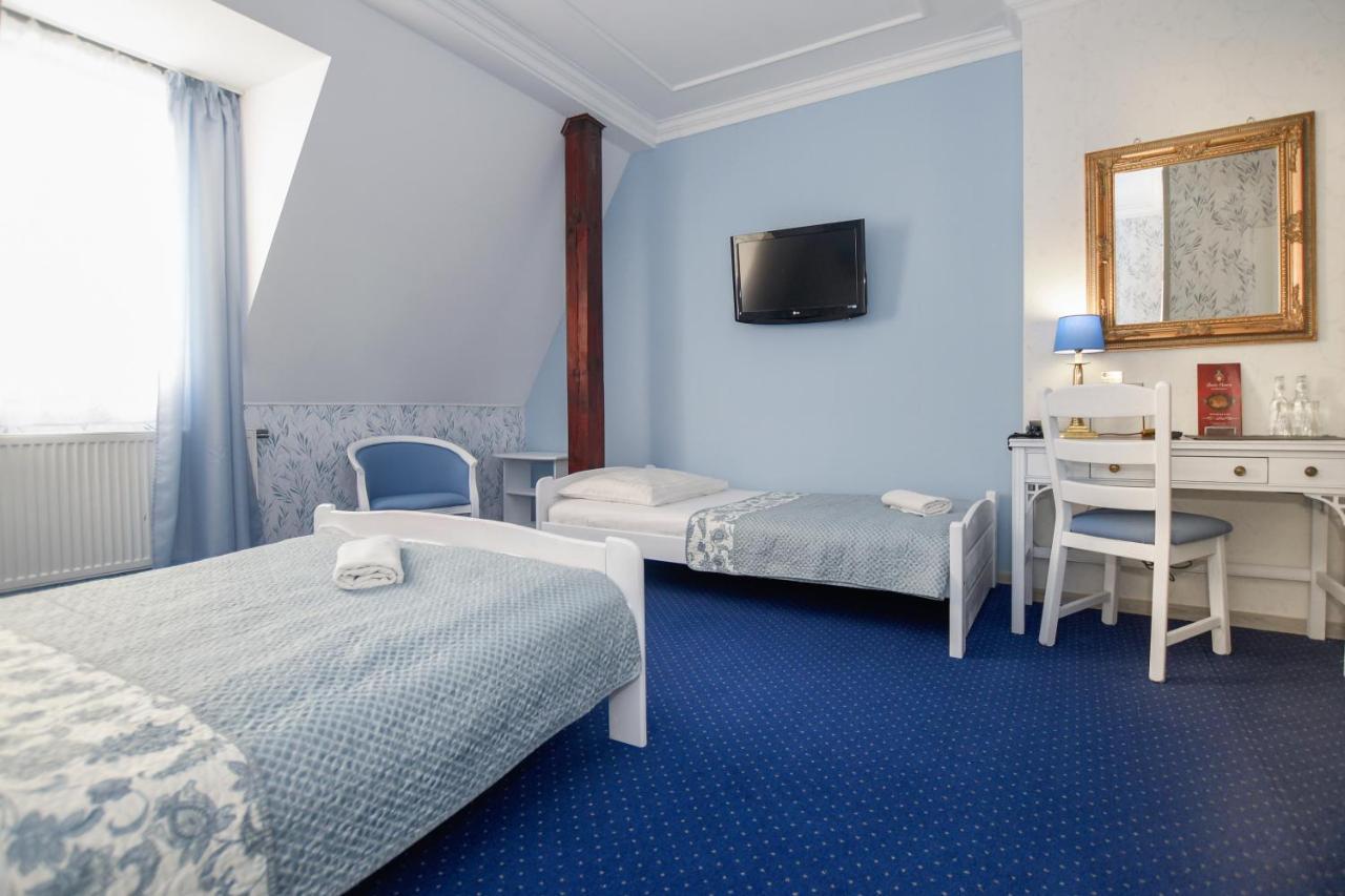 Dwor Ostoia Hotel Rymanów Kültér fotó