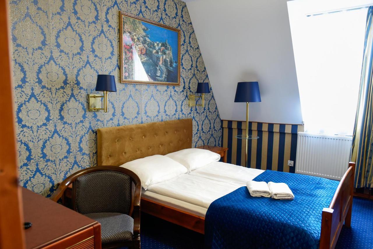Dwor Ostoia Hotel Rymanów Kültér fotó