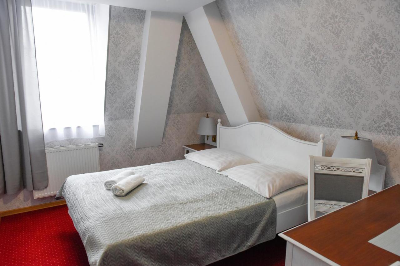 Dwor Ostoia Hotel Rymanów Kültér fotó