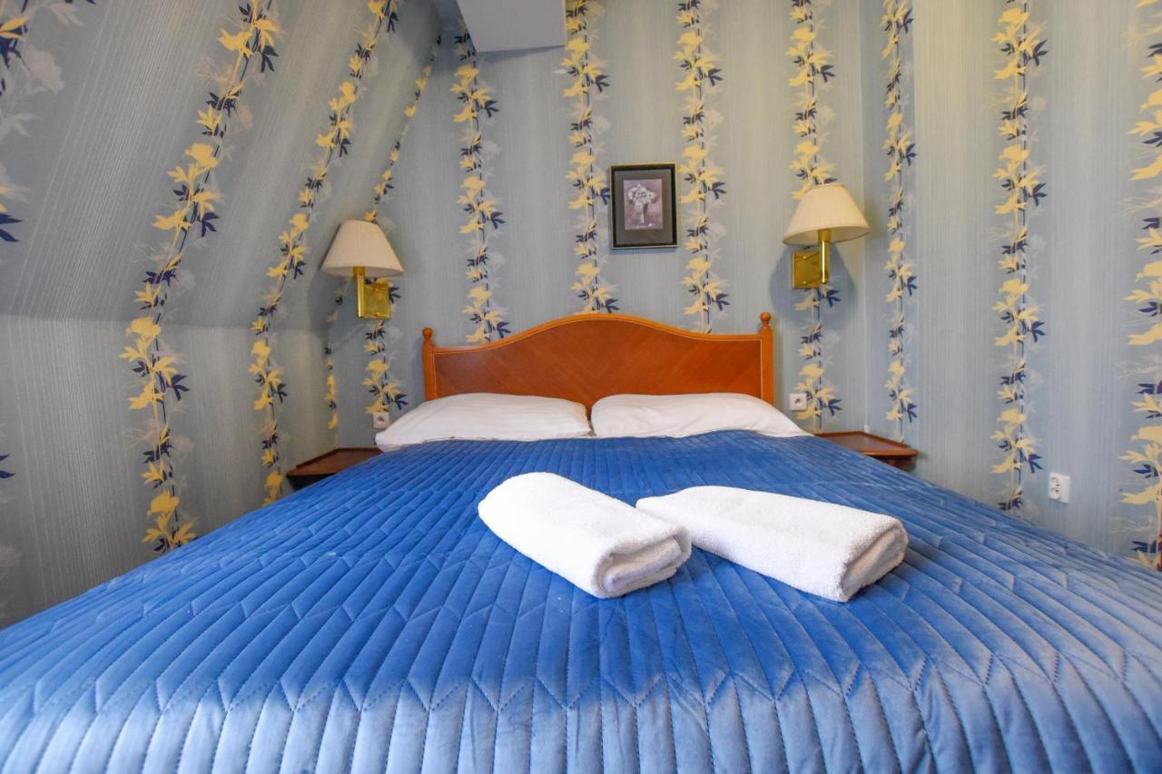Dwor Ostoia Hotel Rymanów Kültér fotó