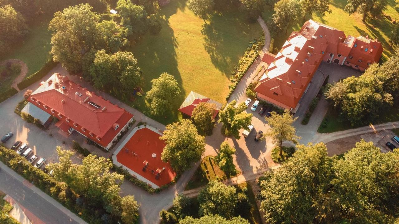 Dwor Ostoia Hotel Rymanów Kültér fotó