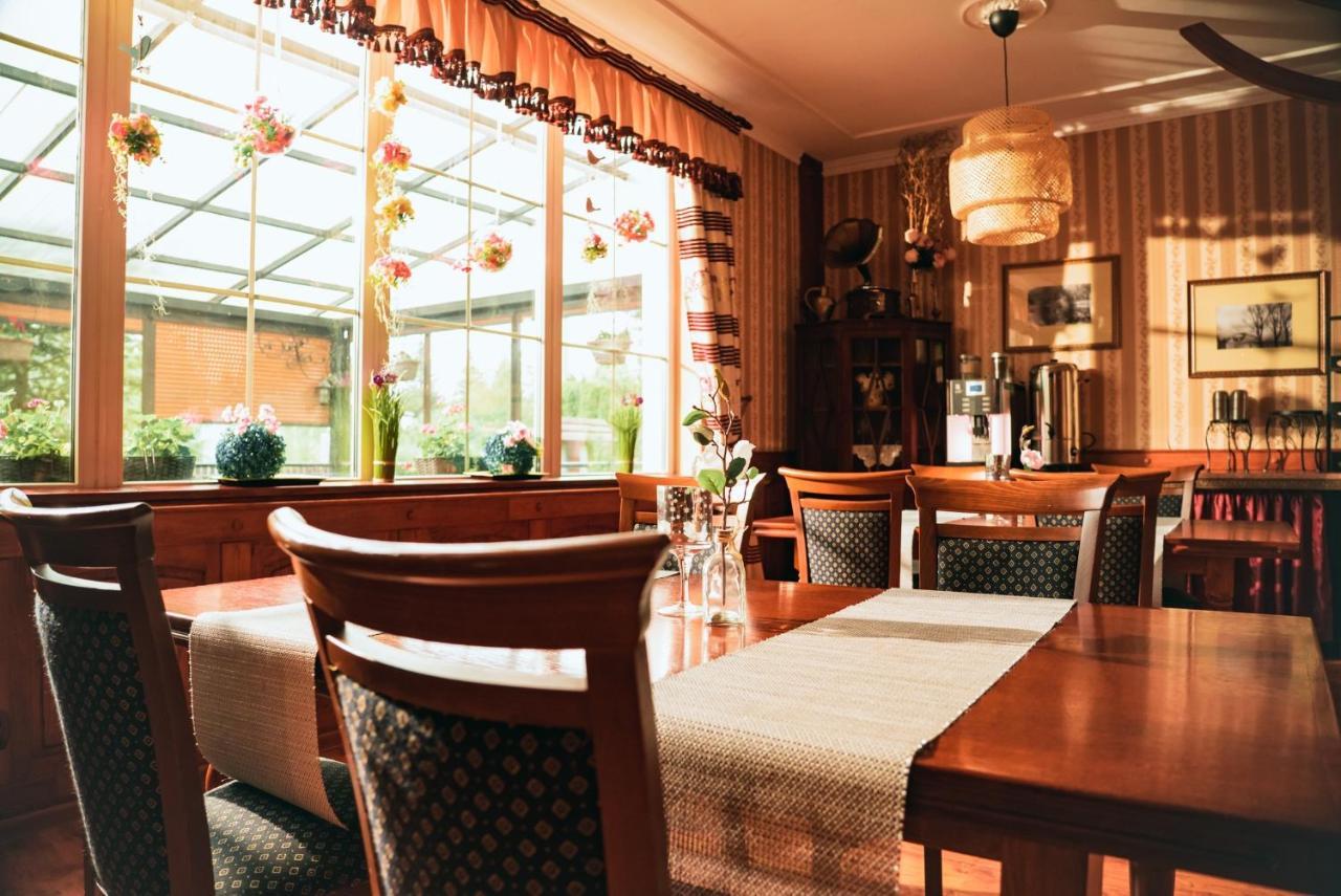 Dwor Ostoia Hotel Rymanów Kültér fotó