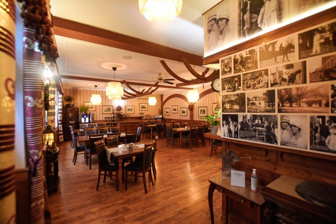 Dwor Ostoia Hotel Rymanów Kültér fotó