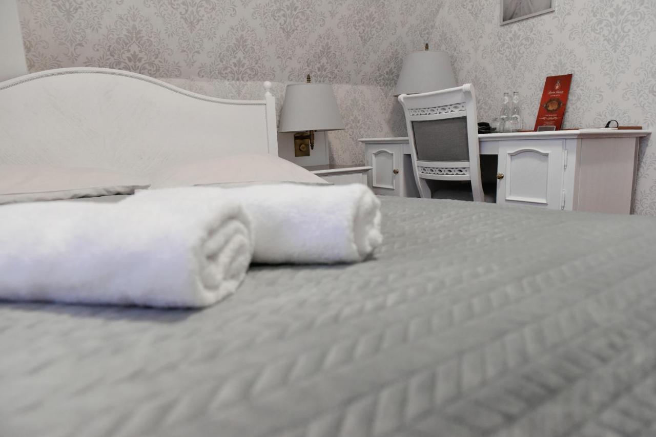 Dwor Ostoia Hotel Rymanów Kültér fotó