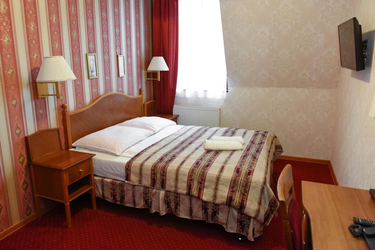 Dwor Ostoia Hotel Rymanów Kültér fotó