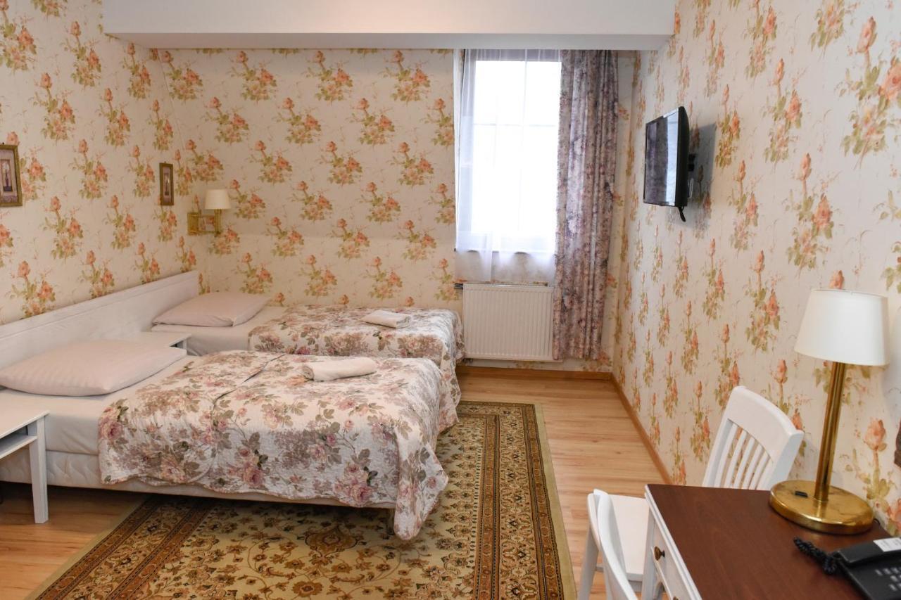 Dwor Ostoia Hotel Rymanów Kültér fotó