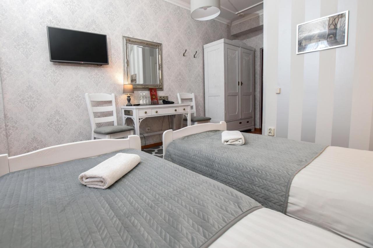 Dwor Ostoia Hotel Rymanów Kültér fotó