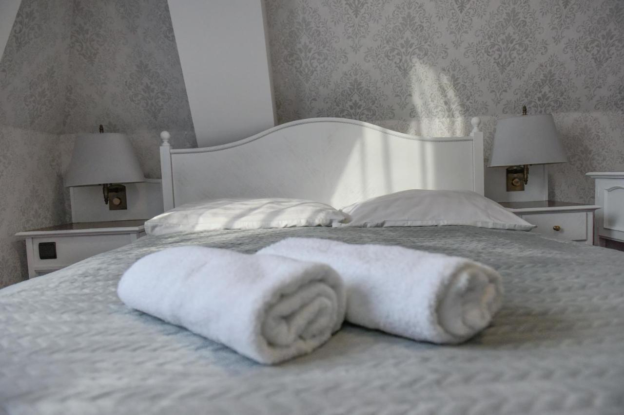 Dwor Ostoia Hotel Rymanów Kültér fotó