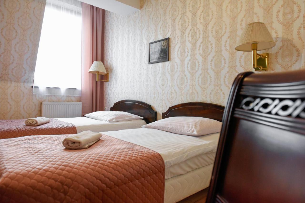 Dwor Ostoia Hotel Rymanów Kültér fotó