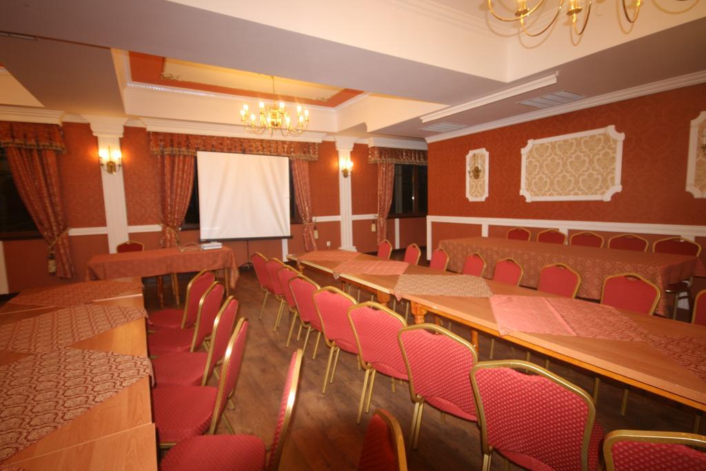 Dwor Ostoia Hotel Rymanów Kültér fotó