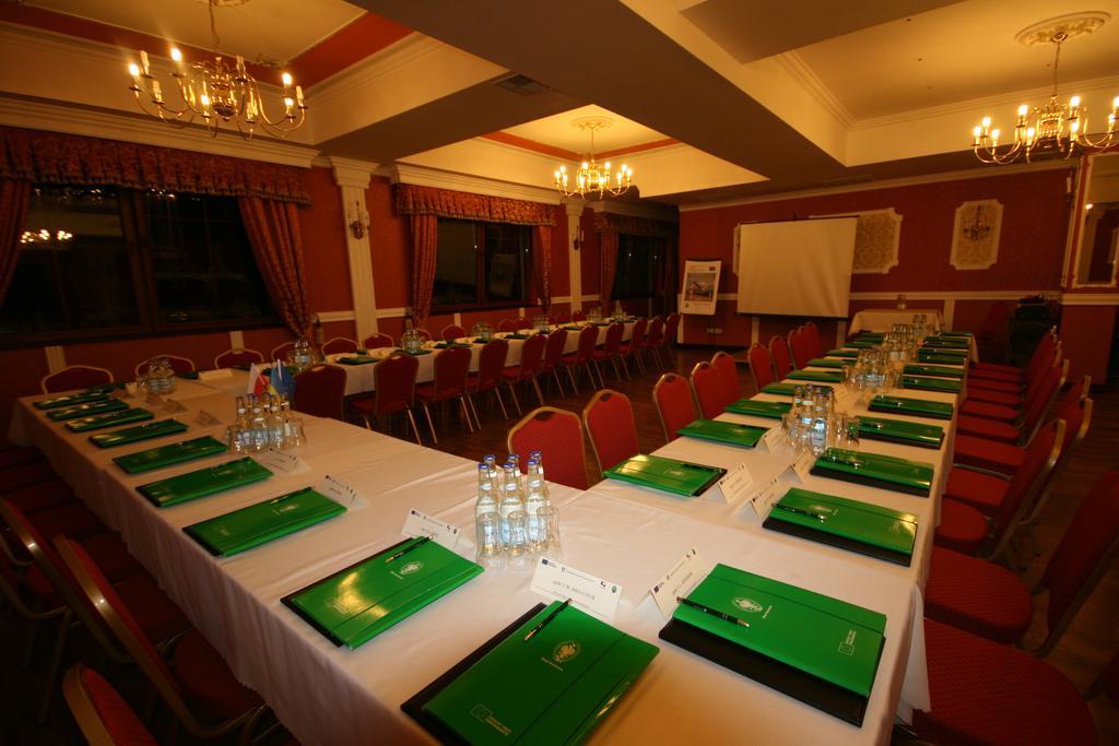 Dwor Ostoia Hotel Rymanów Kültér fotó