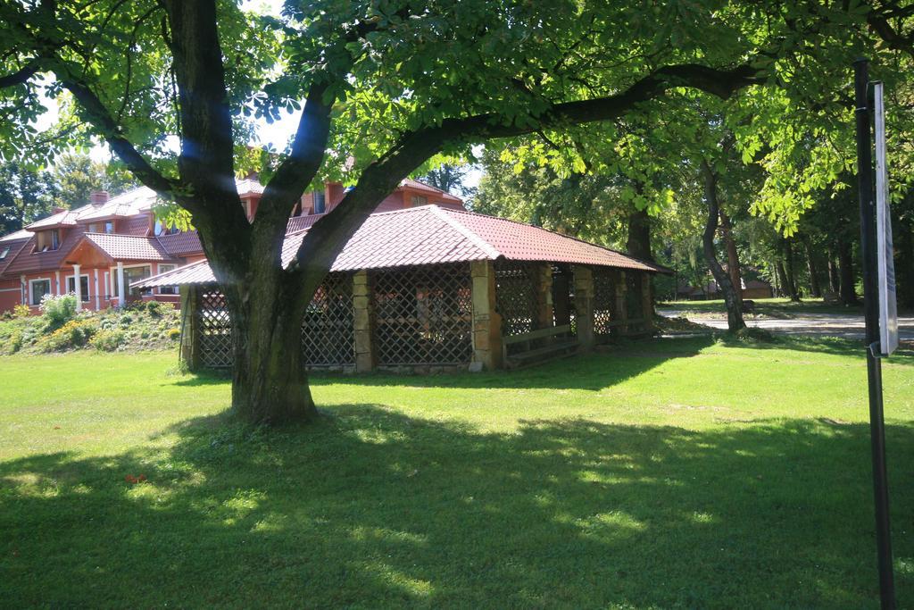 Dwor Ostoia Hotel Rymanów Kültér fotó