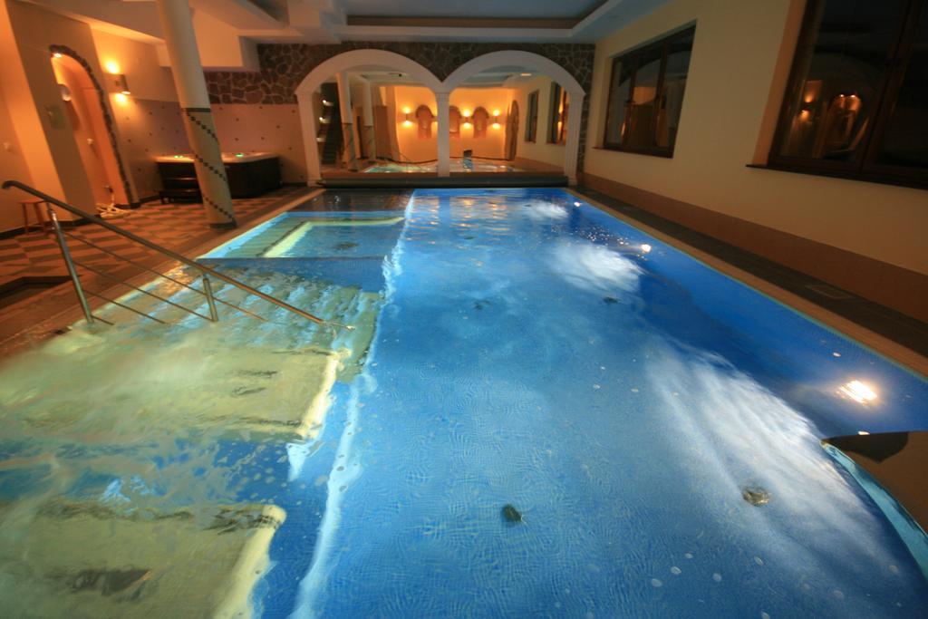 Dwor Ostoia Hotel Rymanów Kültér fotó