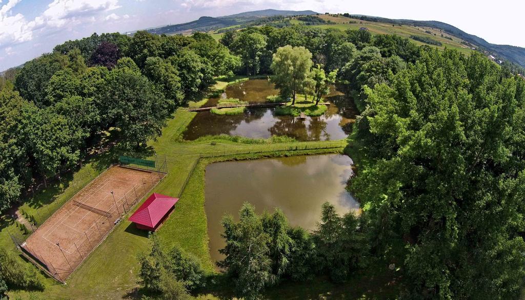 Dwor Ostoia Hotel Rymanów Kültér fotó
