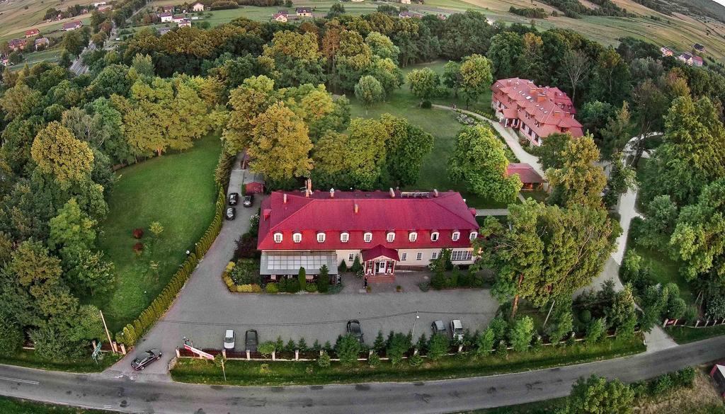 Dwor Ostoia Hotel Rymanów Kültér fotó