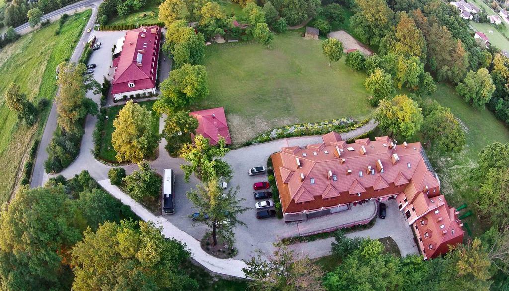 Dwor Ostoia Hotel Rymanów Kültér fotó