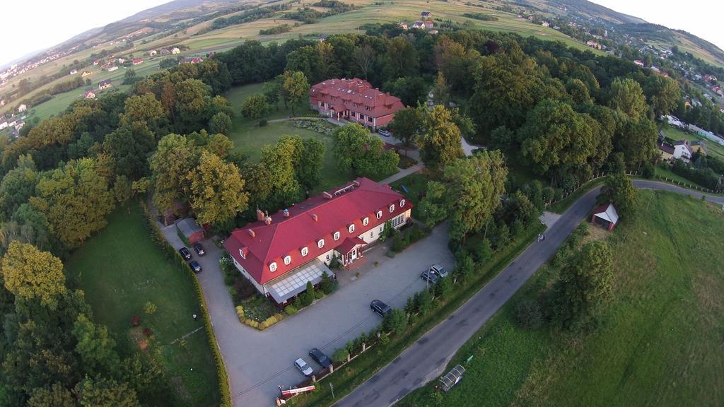 Dwor Ostoia Hotel Rymanów Kültér fotó