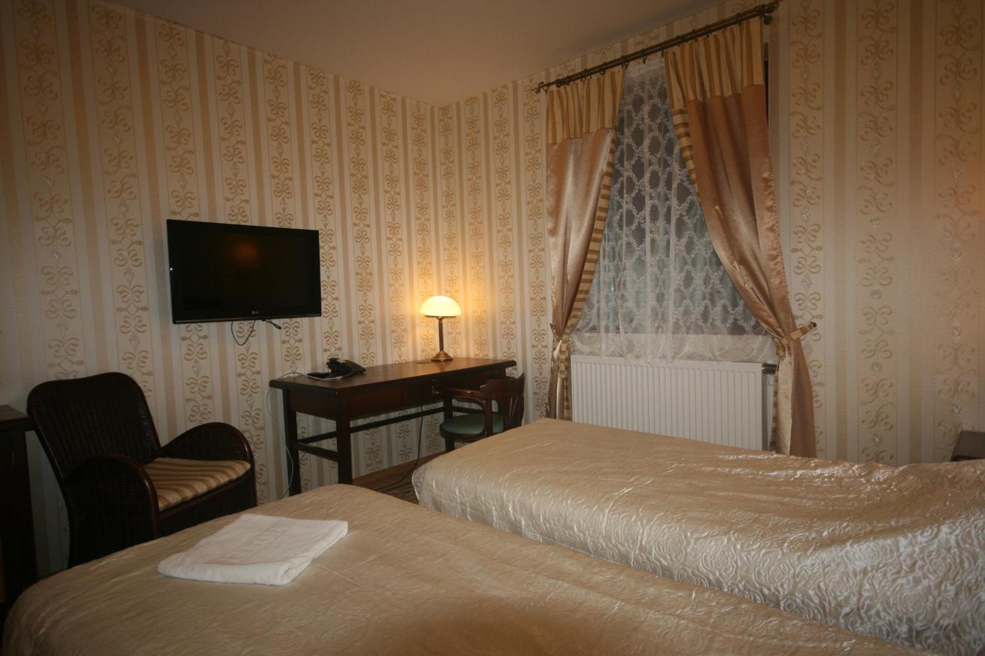 Dwor Ostoia Hotel Rymanów Szoba fotó