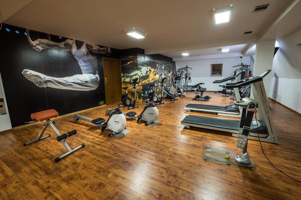 Dwor Ostoia Hotel Rymanów Kültér fotó