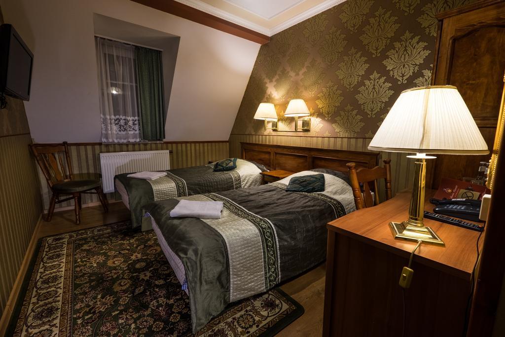 Dwor Ostoia Hotel Rymanów Kültér fotó