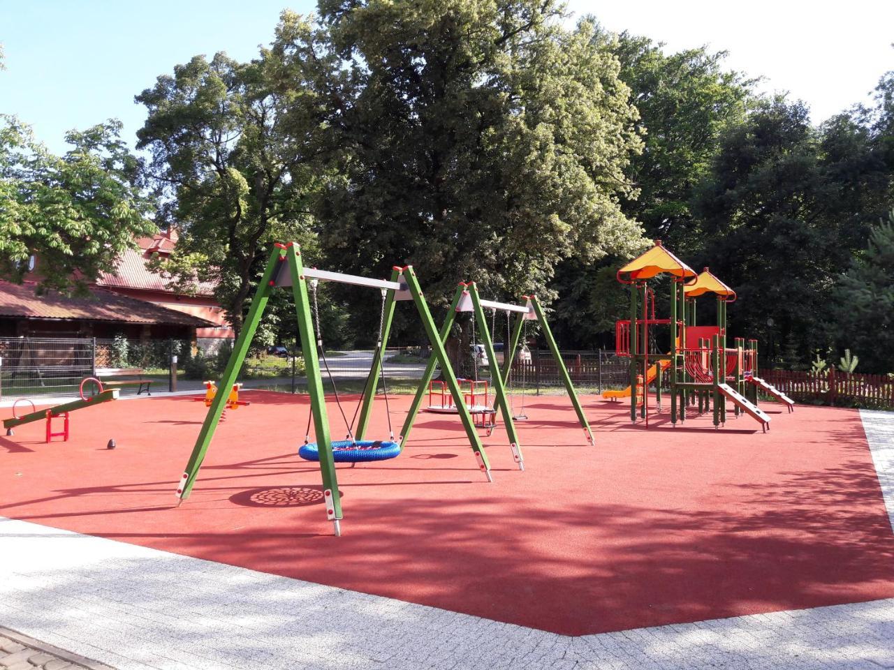 Dwor Ostoia Hotel Rymanów Kültér fotó